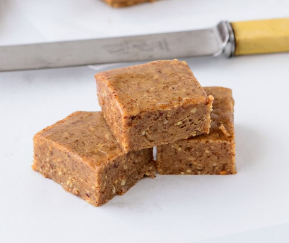 So easy three ingredient almond butter fudge 320 calories