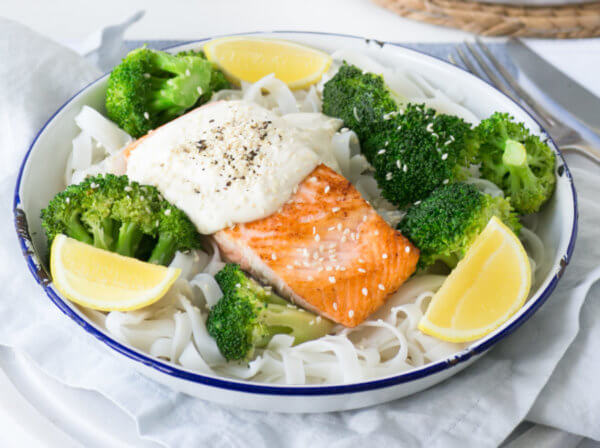 Grilled-Tahini-Salmon-Bowl-LR-2710-900×672